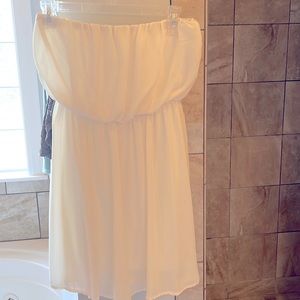 Strapless mini  dress Pixi & Ivy. Off white never worn! new. Smoke free home.